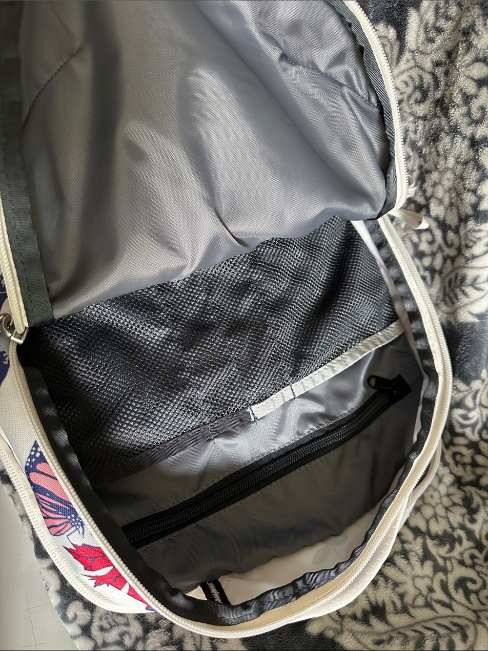 The north face great shape white Jester gardenia floral leaf print backpack - Picture 9 of 10